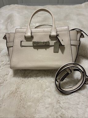 Coach Swagger Carryall in Pebbked Leathet